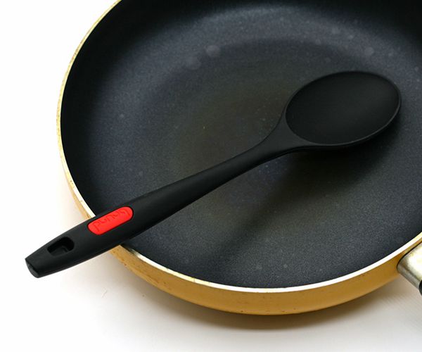 家用硅膠勺子批發(fā)，耐高溫硅膠湯勺_硅膠廚具